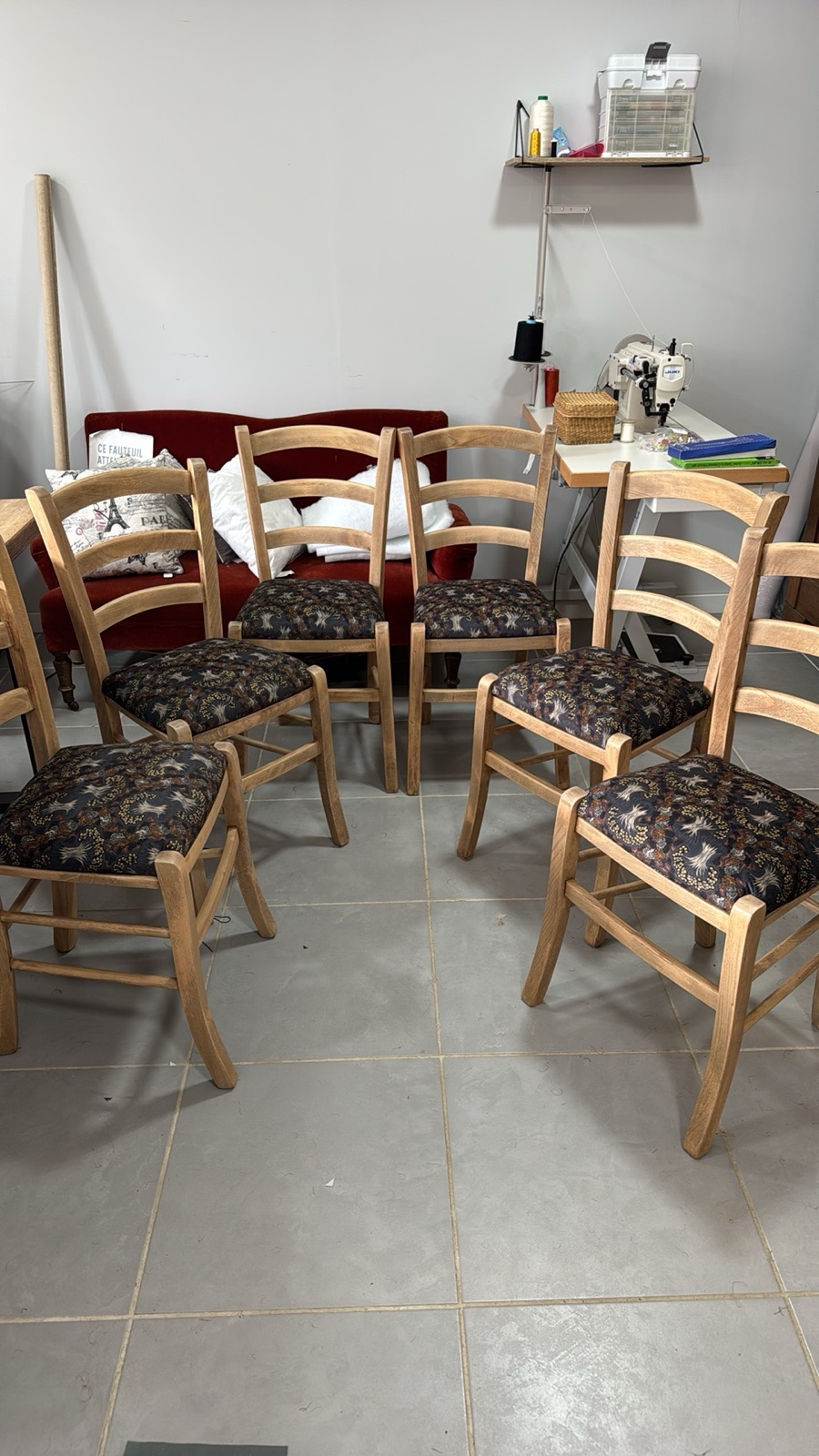 Chaises de salle à manger restaurées, en situation
